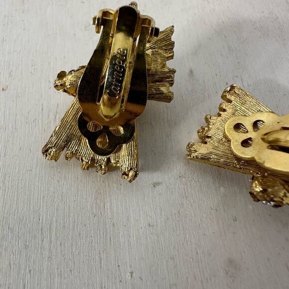 Vintage Hattie Carnegie Rhinestone Burst Gold Tone Clip On Earring - Picture 7 of 7